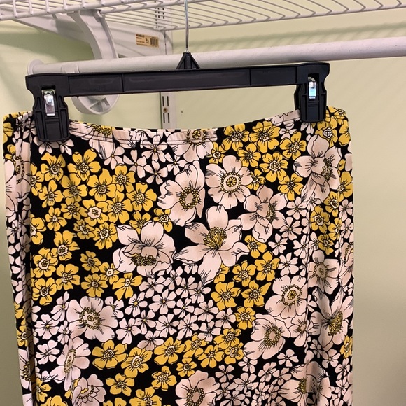 Paniz Women’s Skirt - Picture 5 of 5